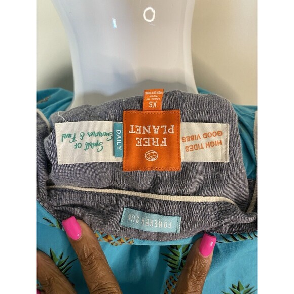 Free Planet Hawaiian PINEAPPLE Men’s Size Small Button Up Short Sleeve - Picture 7 of 8